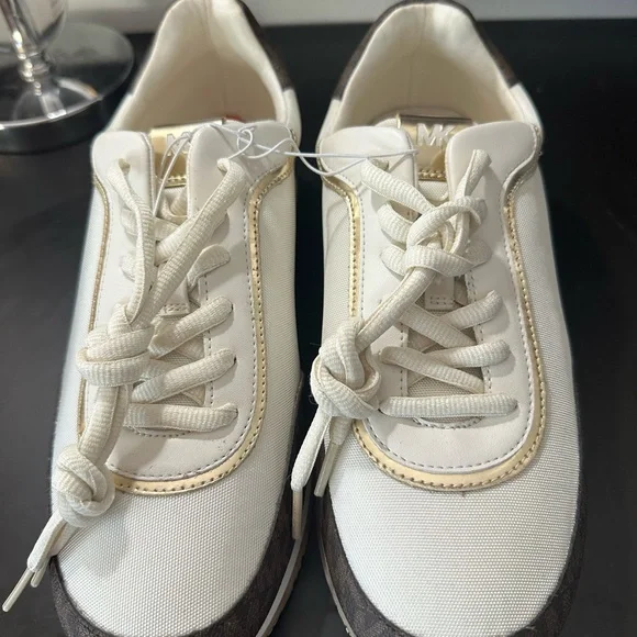 🆕Michael Kors Sneakers - Picture 3 of 13